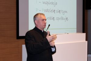 Jak budować swój autorytet dając innym przestrzeń do rozwoju? - Ksiądz dr Jarosław Szymczak
